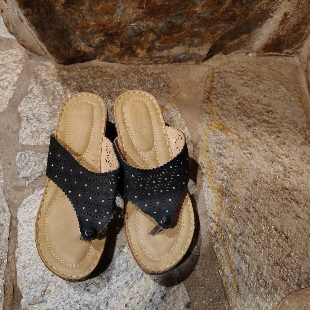 GC Good Choice Women's Wedge Thong Black and Tan Sandals Size 8